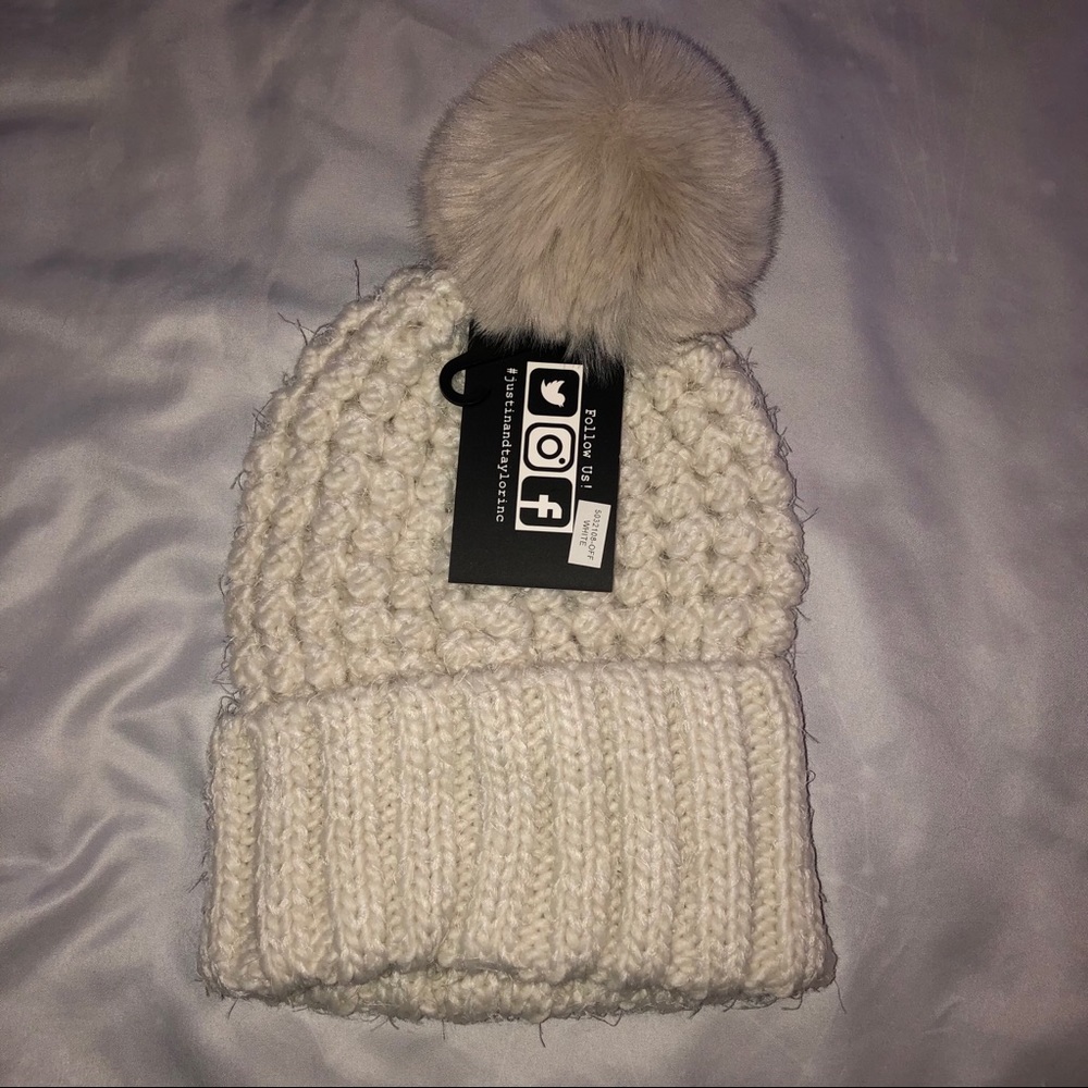 Justin&Taylor white beanie with pom pom